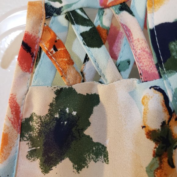 Beautiful Floral Sleeveless Blouse by Liberty Love - Picture 3 of 4